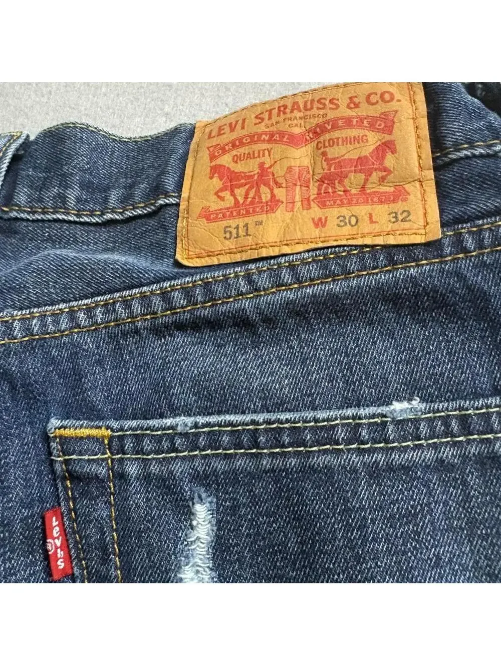 Levis 502 Regular Taper Jeans Mens 30x32 Distressed Ripped Blue Denim 100%